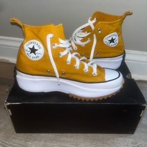 Converse unisex platform sneaker, mustard-orange color. Size 6 MENS/ 7.5 Women’s